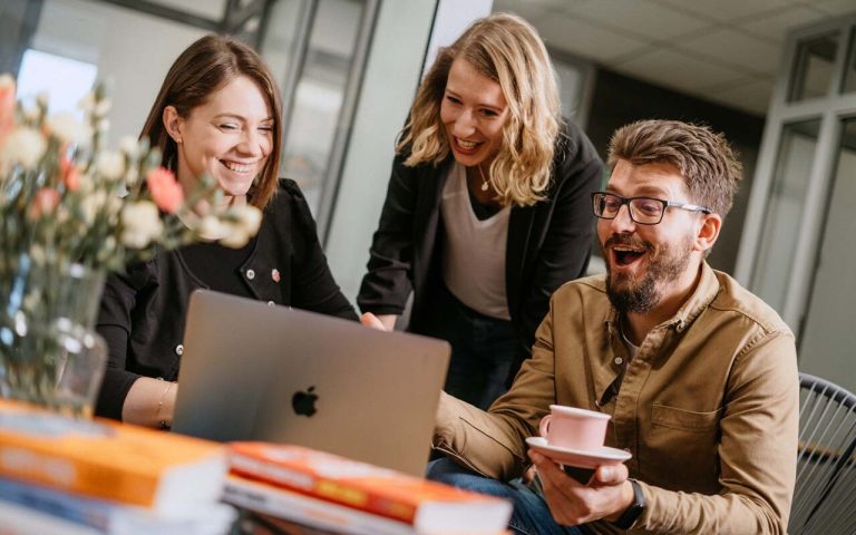 01_creative_agency_employees(1)